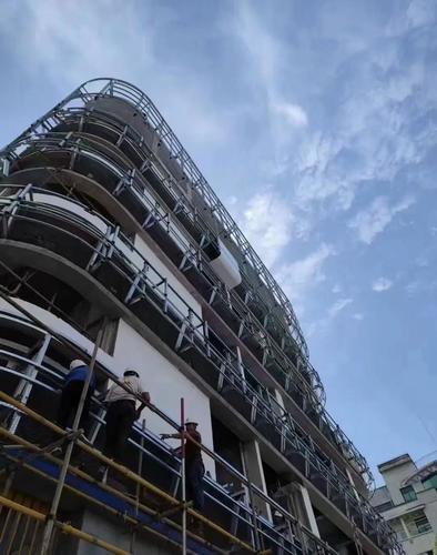幕墙铝单板冲孔工艺详解及昕晖建材实战应用经验