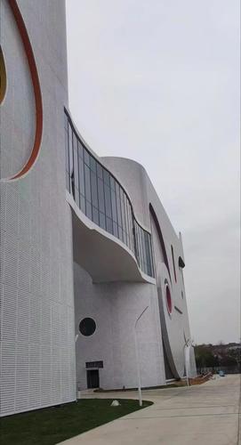 铝单板生产基地_铝单板生产厂家规模_铝单板生产有限公司