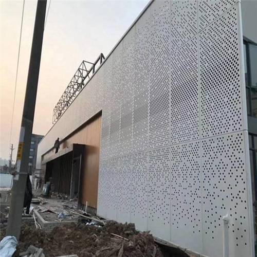 氟碳铝单板生产厂家怎么选？看准这几点不踩坑